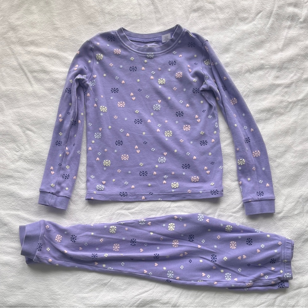 Purple 2-Piece Pajama Set with Multicolored Snowflakes and Pink Hearts